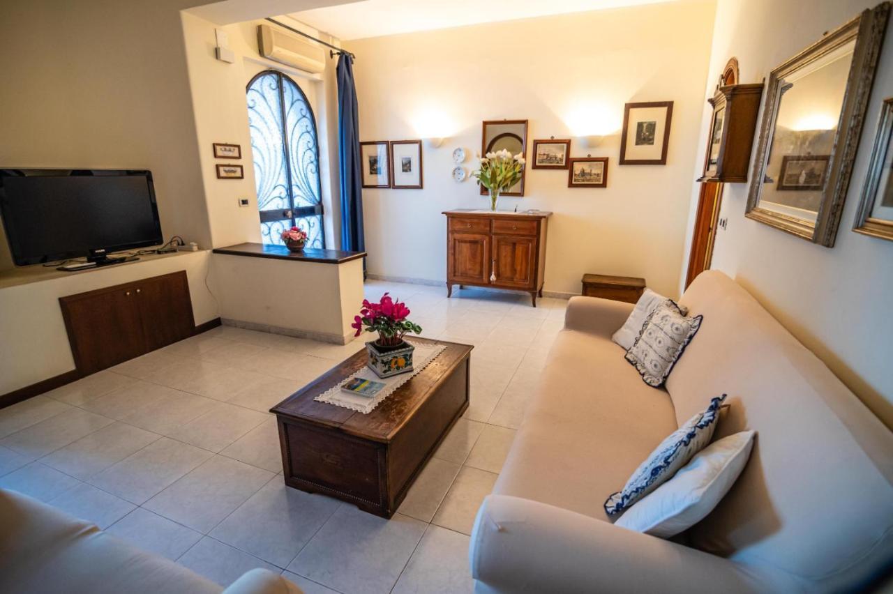 Courrier-House Apartment Aci Castello Exterior photo